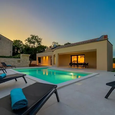 Giulia By Istrialux Willa *