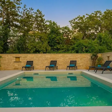 Giulia By Istrialux * Manjadvorci