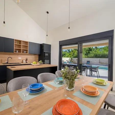 Giulia By Istrialux * Manjadvorci